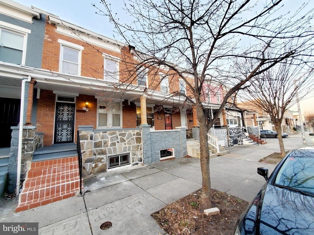 2729 Ashland Avenue - Photo 1