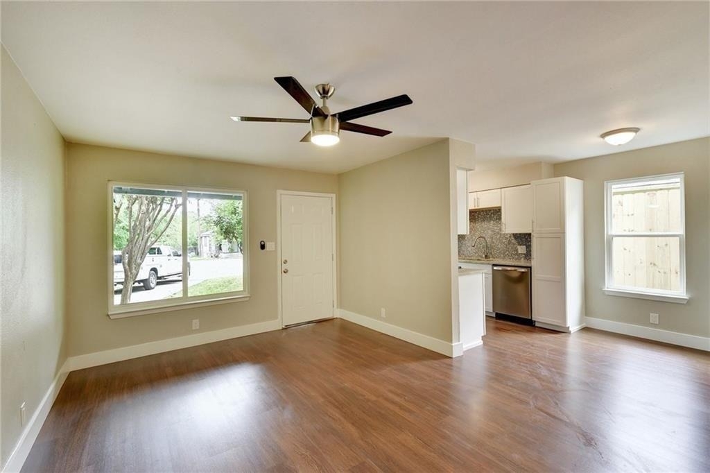 7504 Carver Ave - Photo 2