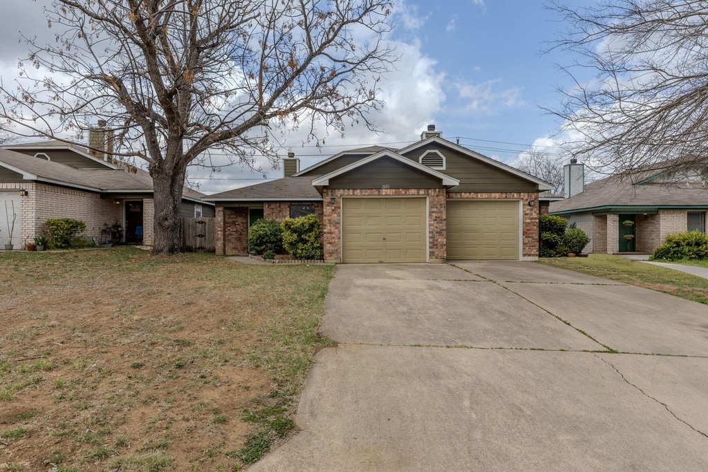 2630 Gwendolyn Ln - Photo 1