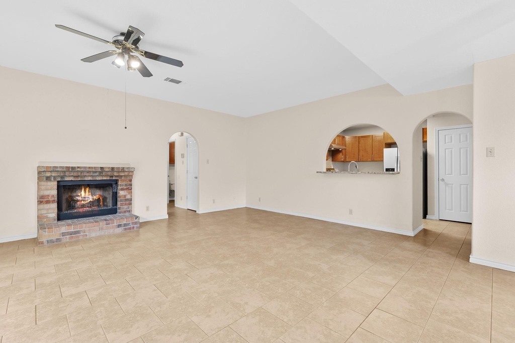 2630 Gwendolyn Ln - Photo 4