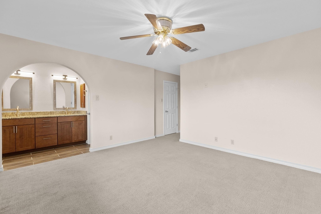 2630 Gwendolyn Ln - Photo 17