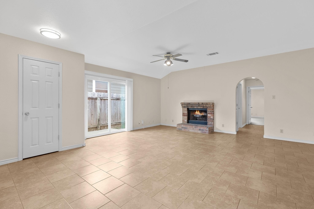 2630 Gwendolyn Ln - Photo 5