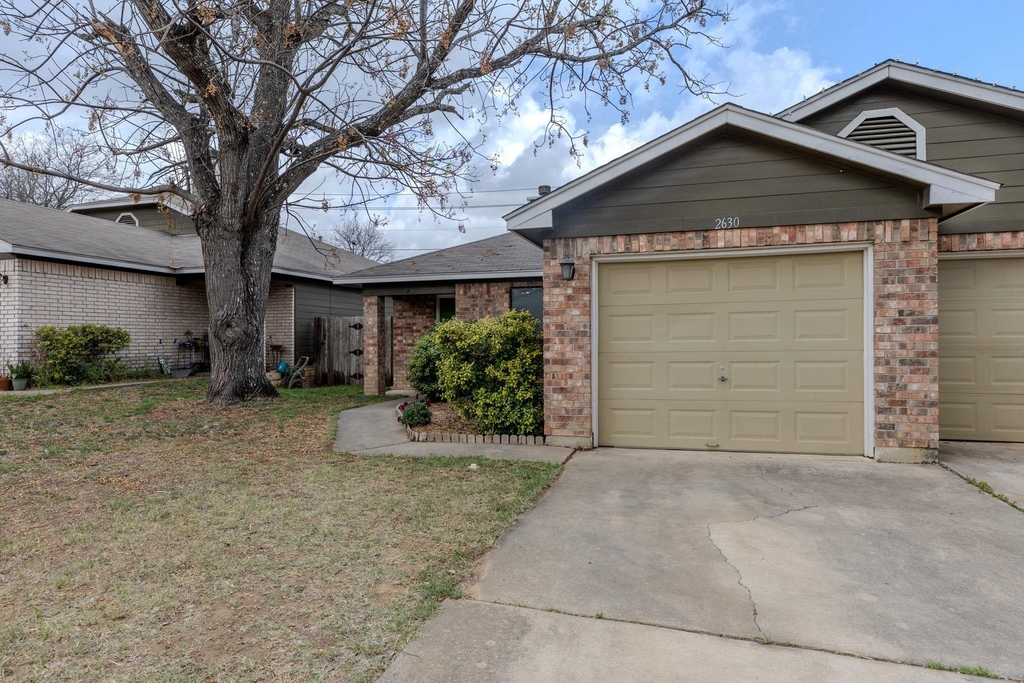 2630 Gwendolyn Ln - Photo 2
