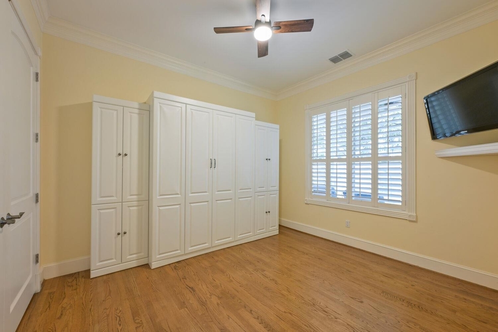 2390 W 8th St - Photo 15