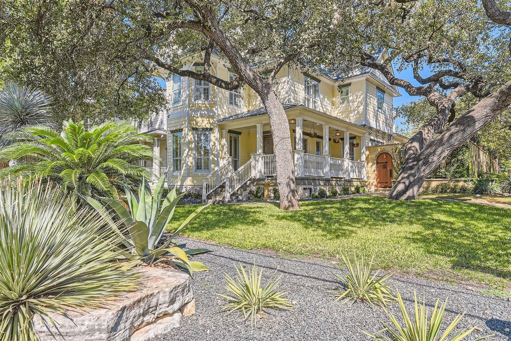 2390 W 8th St - Photo 4