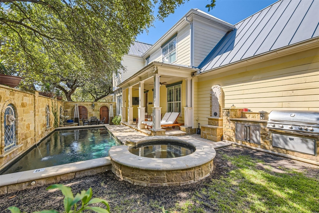 2390 W 8th St - Photo 32