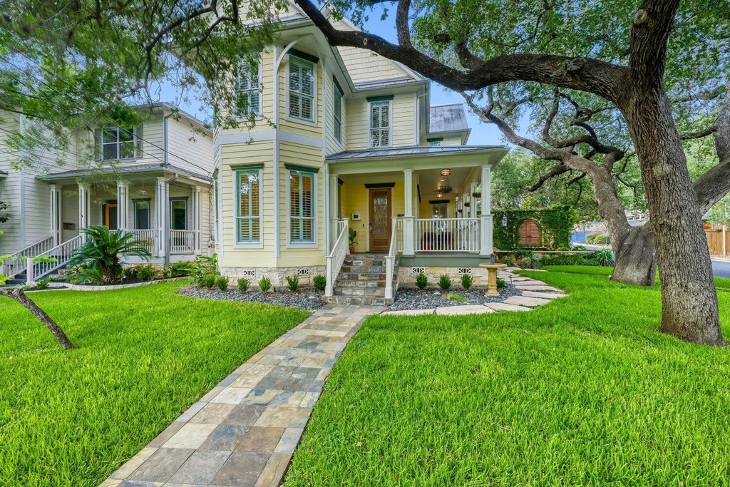 2390 W 8th St - Photo 1