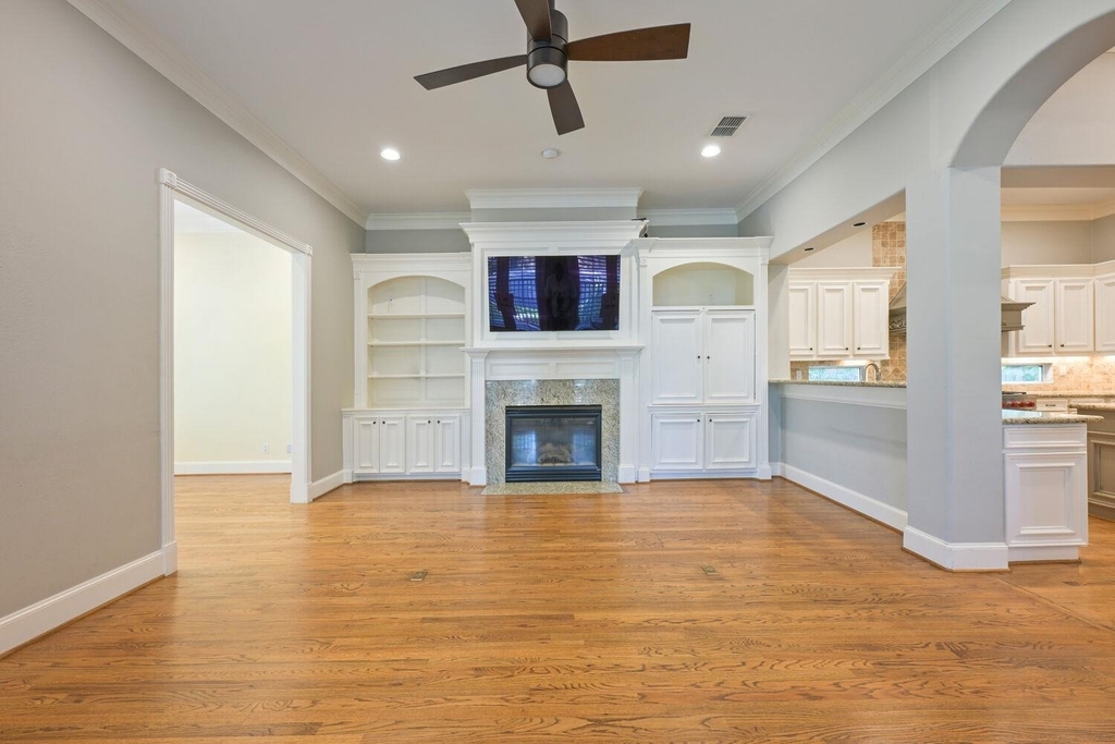 2390 W 8th St - Photo 4