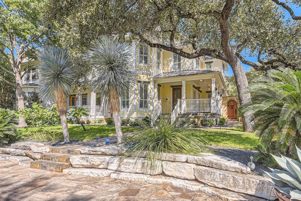 2390 W 8th St - Photo 2