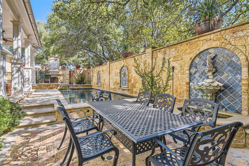 2390 W 8th St - Photo 29