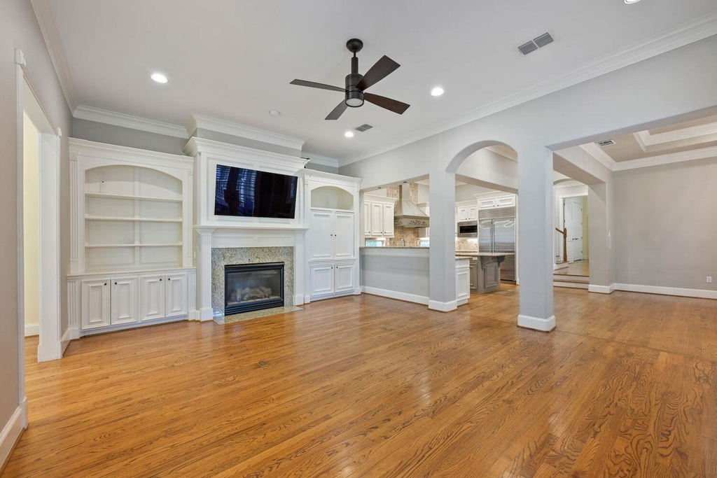 2390 W 8th St - Photo 3