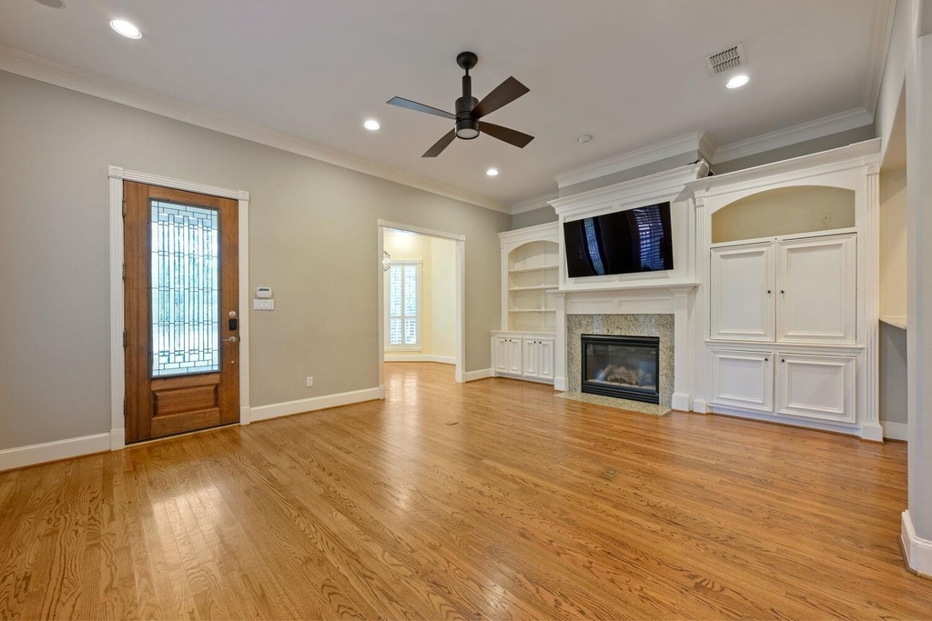 2390 W 8th St - Photo 5