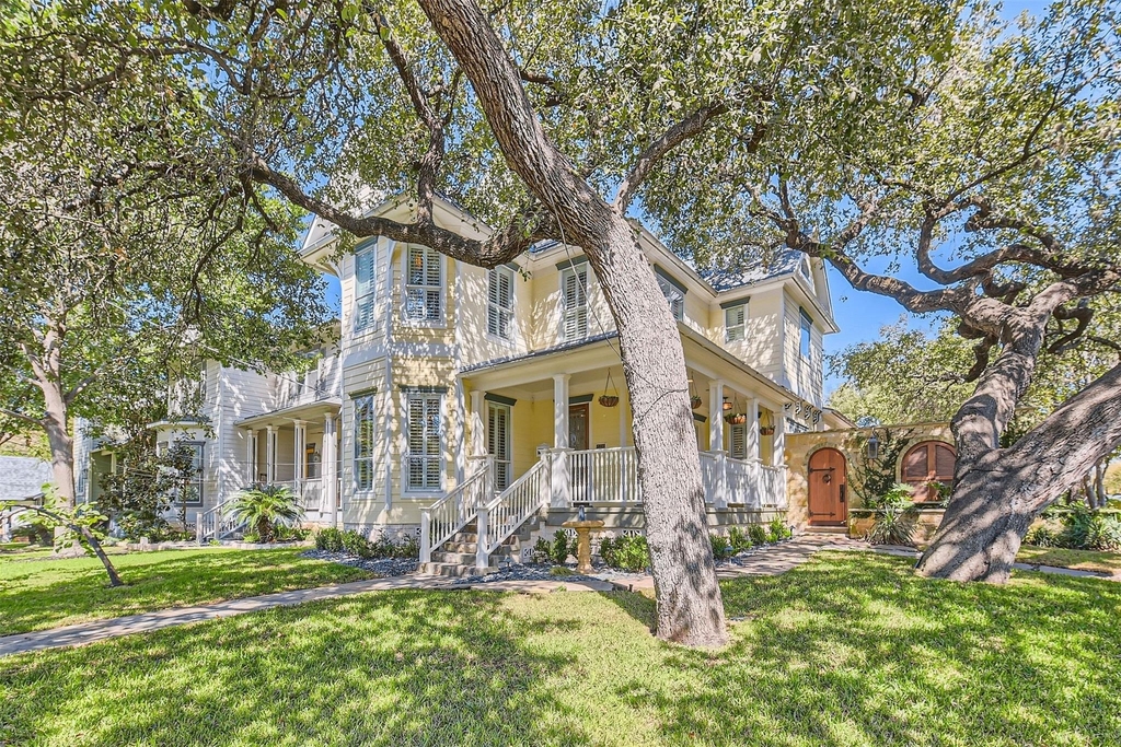 2390 W 8th St - Photo 1