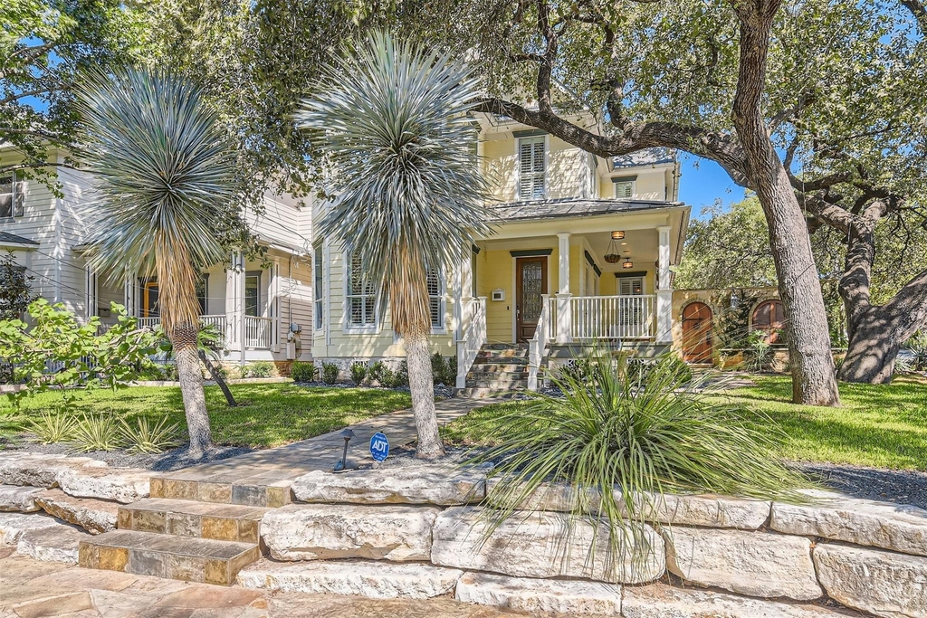 2390 W 8th St - Photo 3