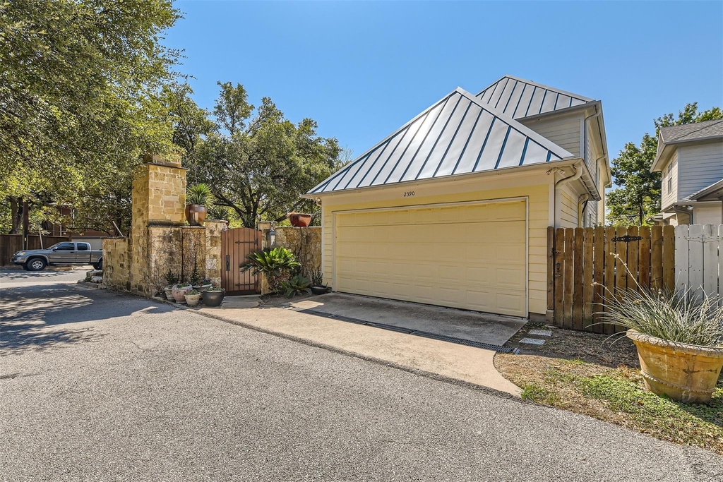2390 W 8th St - Photo 34