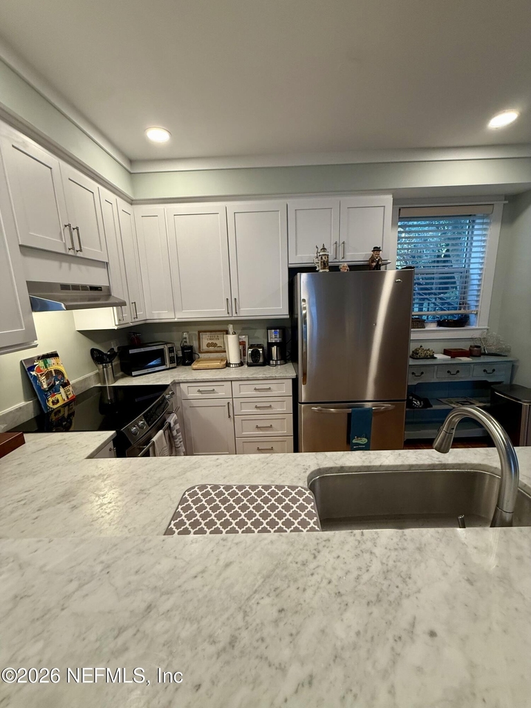 359 Ahern Street - Photo 5