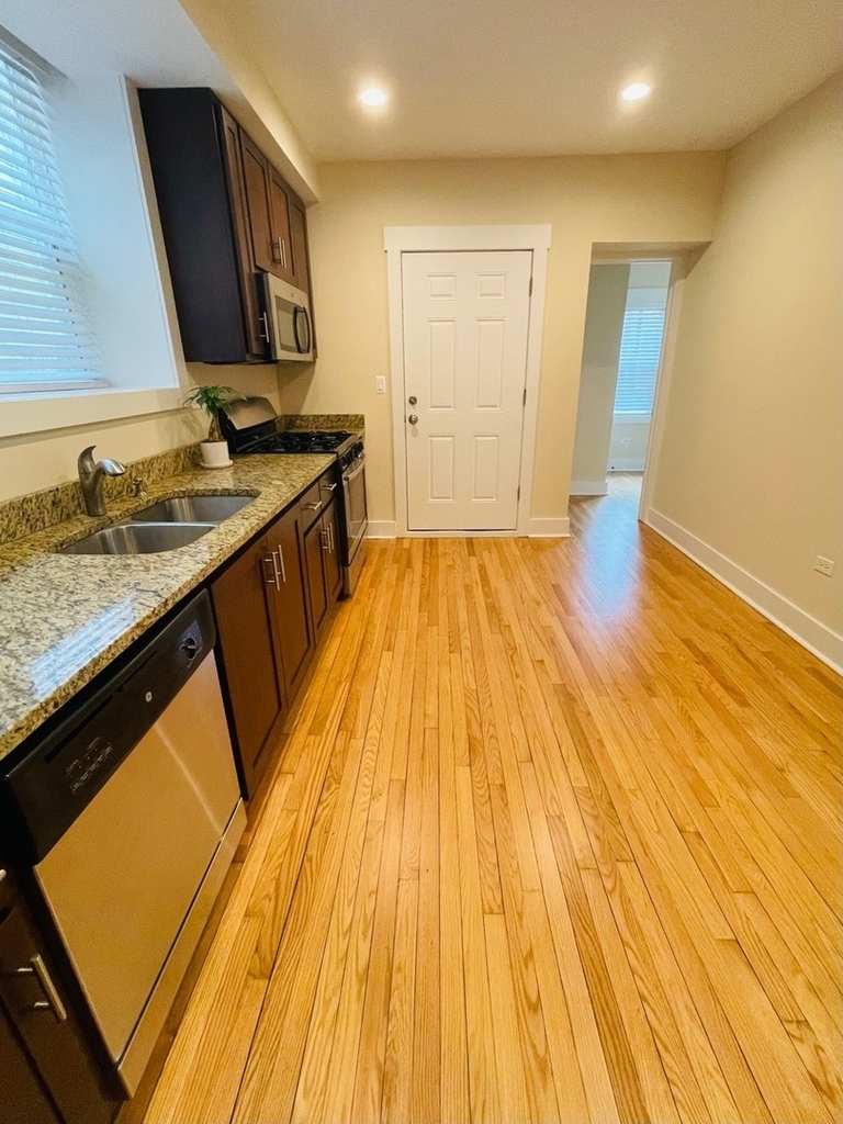 7408 N Hoyne Avenue - Photo 7