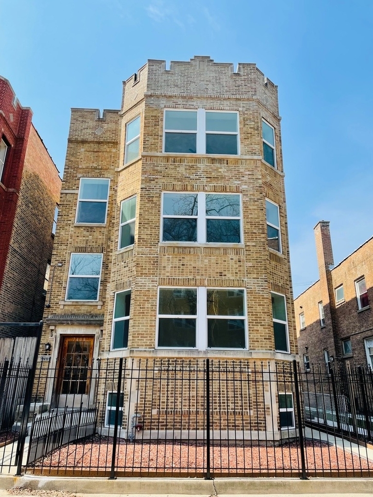 7408 N Hoyne Avenue - Photo 0