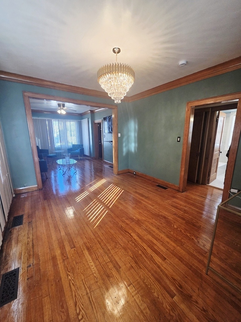 12051 S Yale Avenue - Photo 4