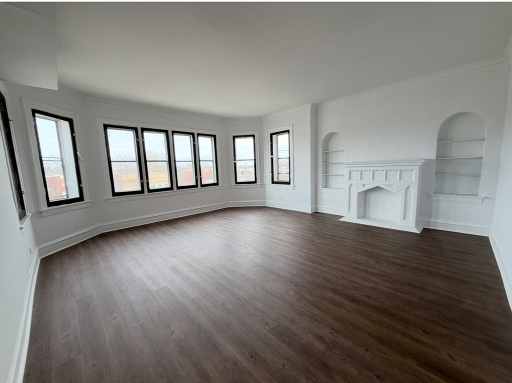 7712 S Jeffery Boulevard - Photo 1