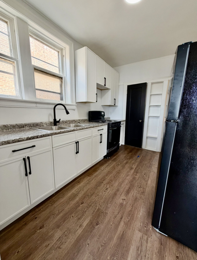 7712 S Jeffery Boulevard - Photo 13
