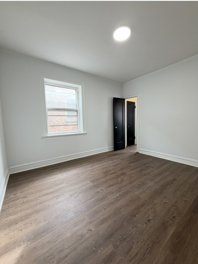 7712 S Jeffery Boulevard - Photo 9