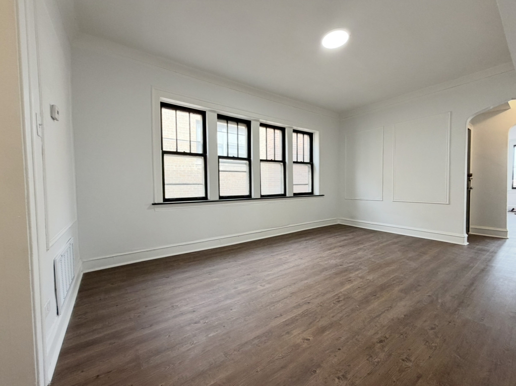 7712 S Jeffery Boulevard - Photo 3