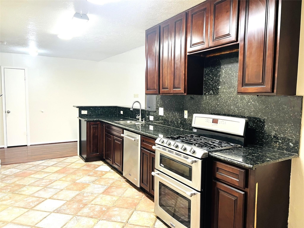 8239 Squires Place Drive - Photo 7