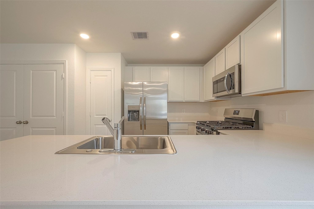 1491 Las Cuevas Drive - Photo 10