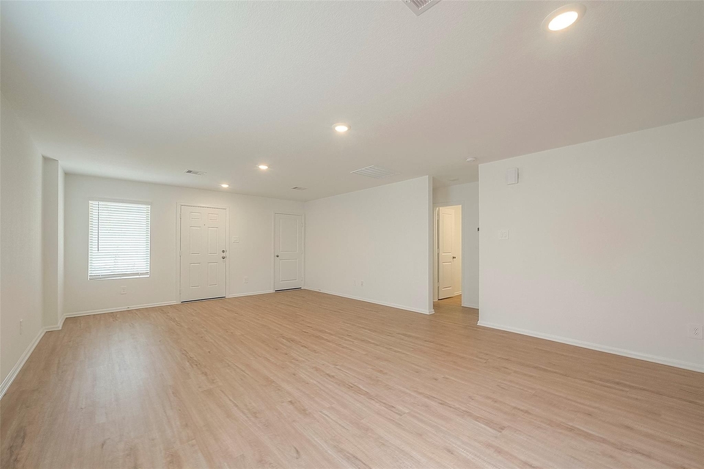 1491 Las Cuevas Drive - Photo 3