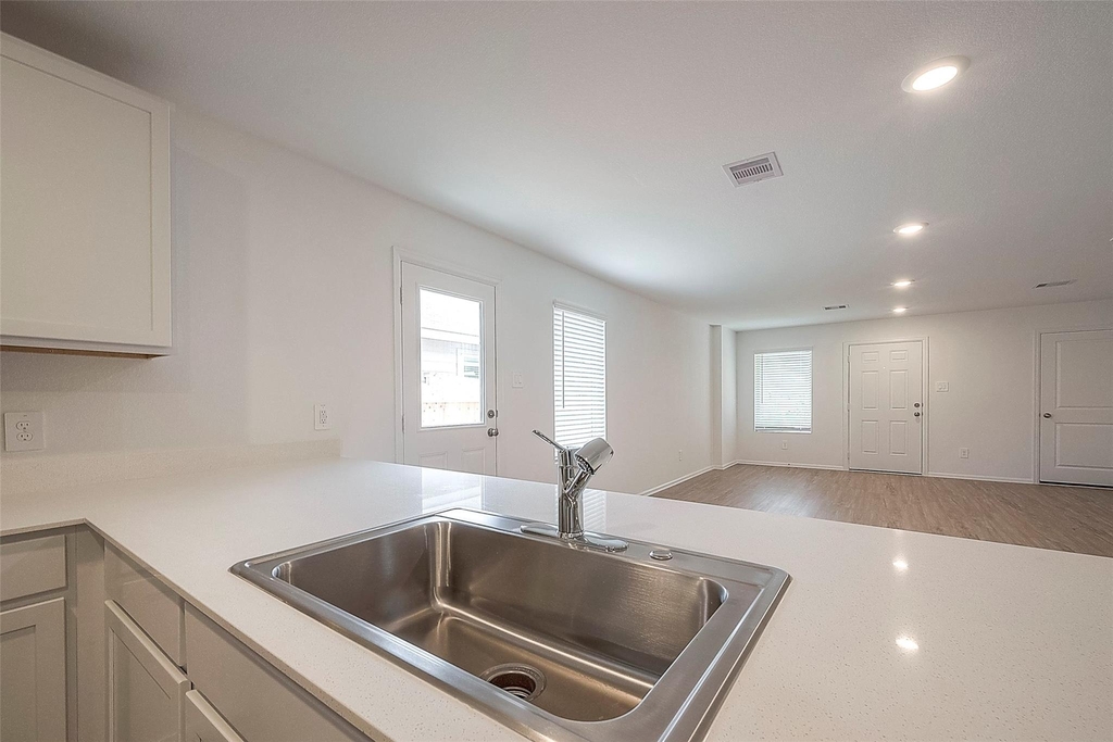 1491 Las Cuevas Drive - Photo 16