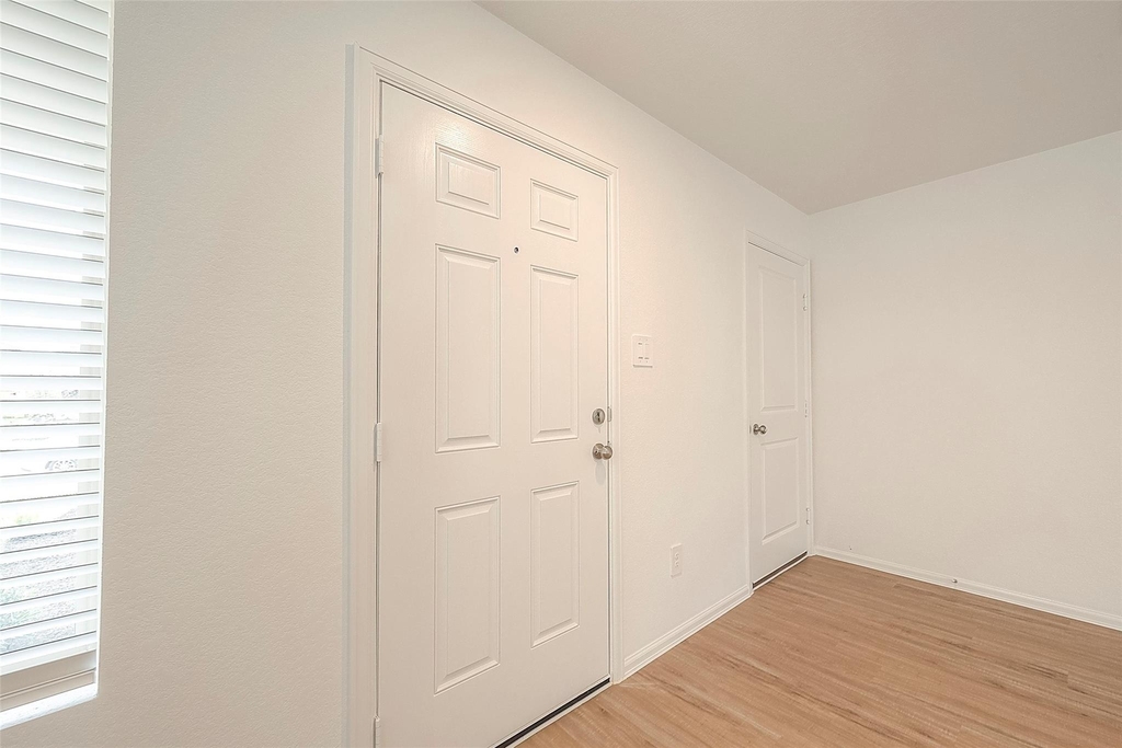 1491 Las Cuevas Drive - Photo 2