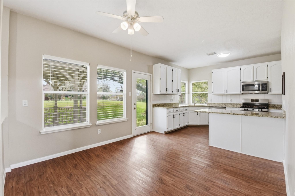 3327 Shady Glen Lane - Photo 10