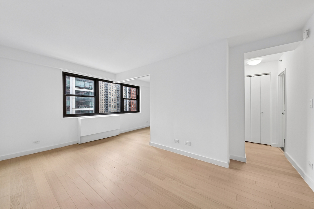 East 39th Street - Photo 2