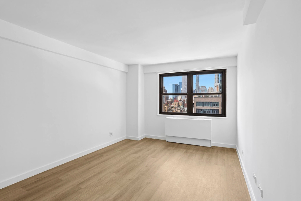 East 39th Street - Photo 2