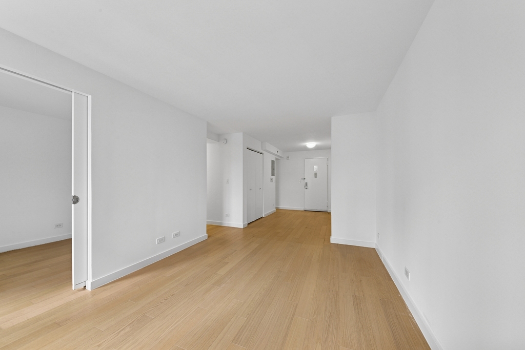 East 39th Street - Photo 5