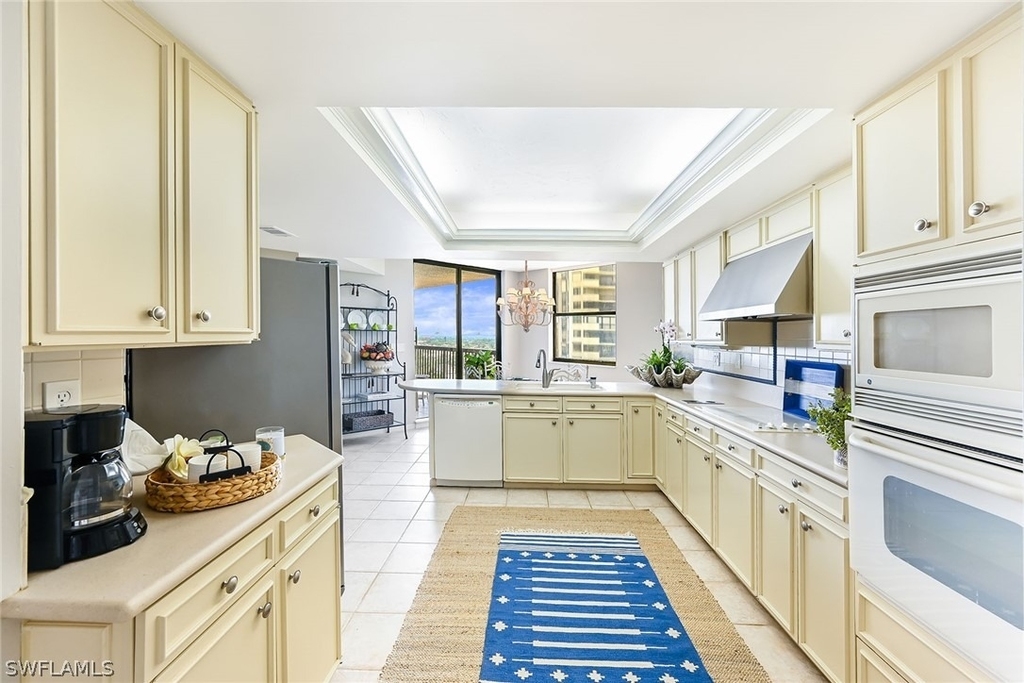 6075 Pelican Bay Boulevard - Photo 5