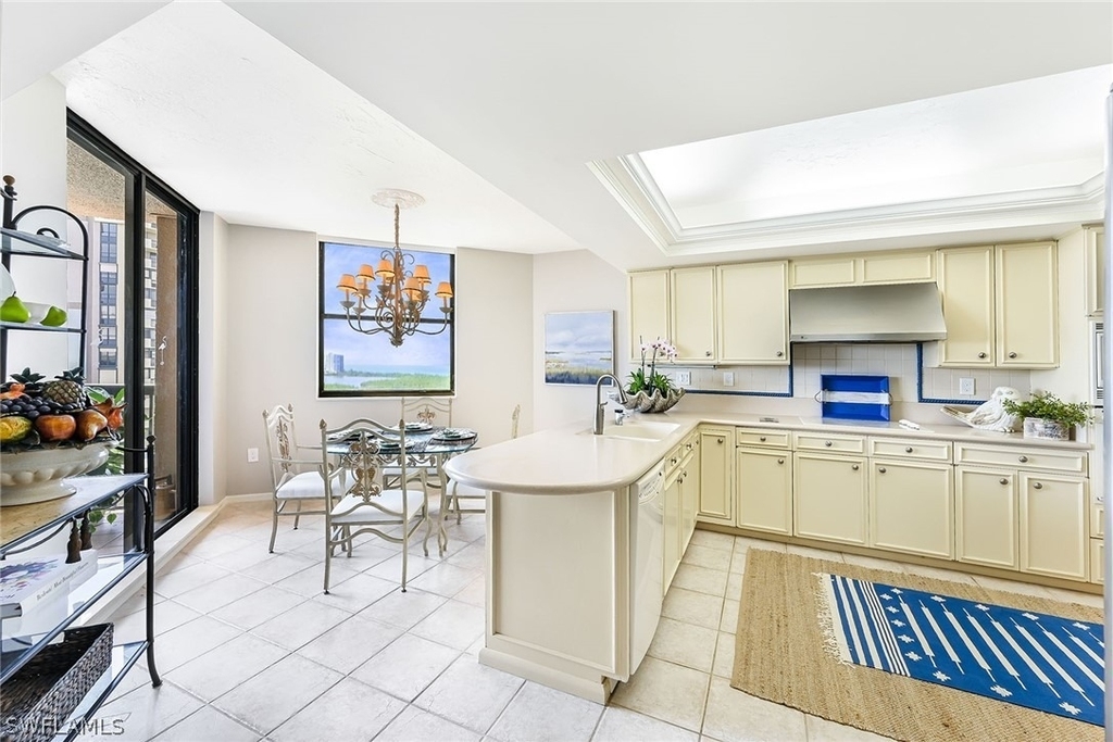 6075 Pelican Bay Boulevard - Photo 7