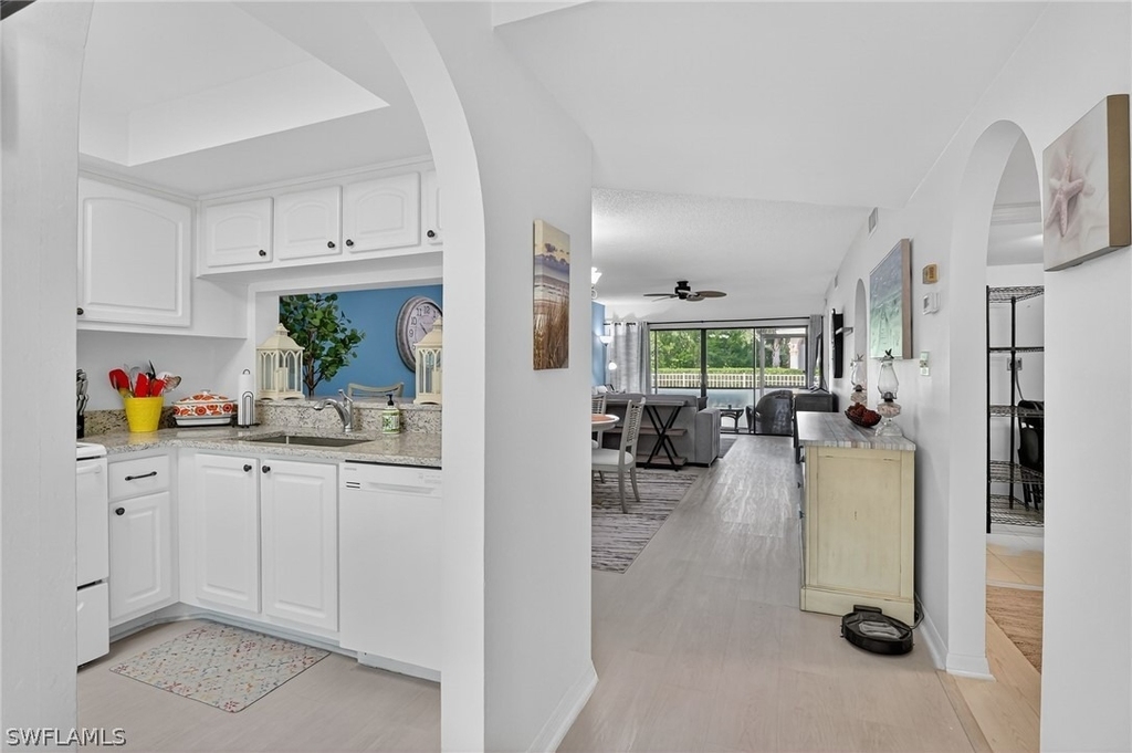 705 Augusta Boulevard - Photo 3