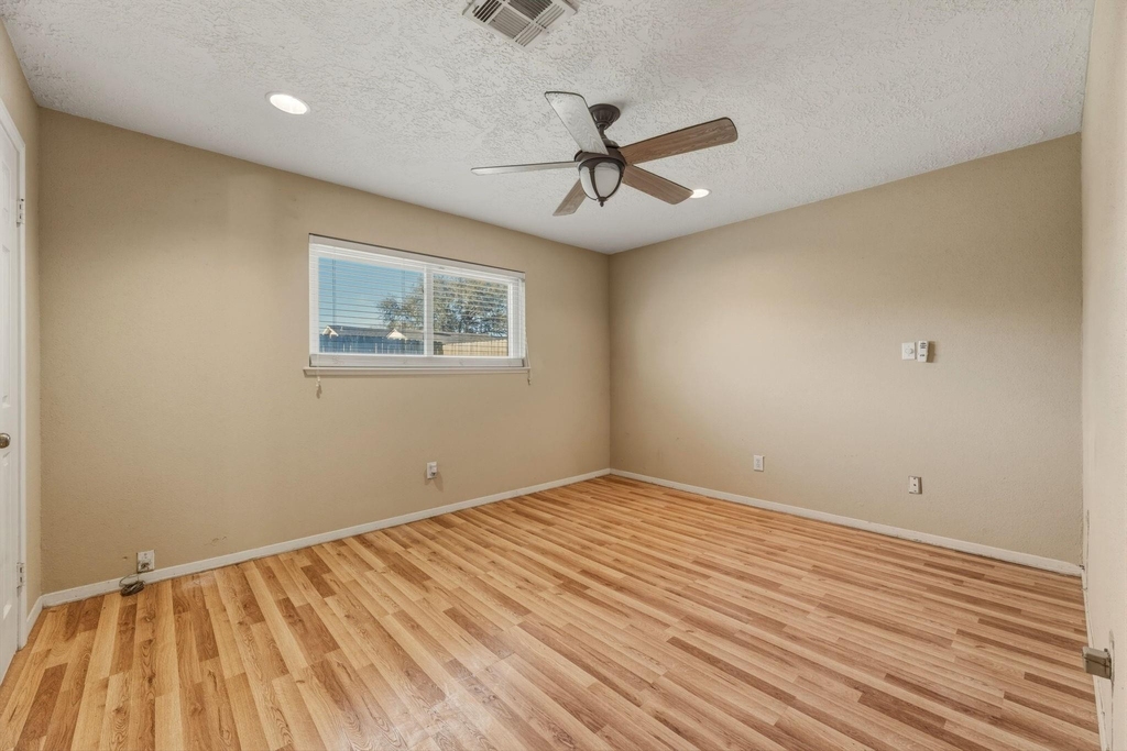 5211 Court Road - Photo 20