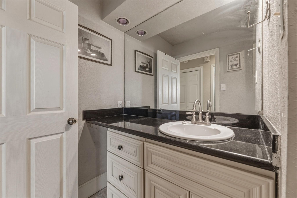 5211 Court Road - Photo 19