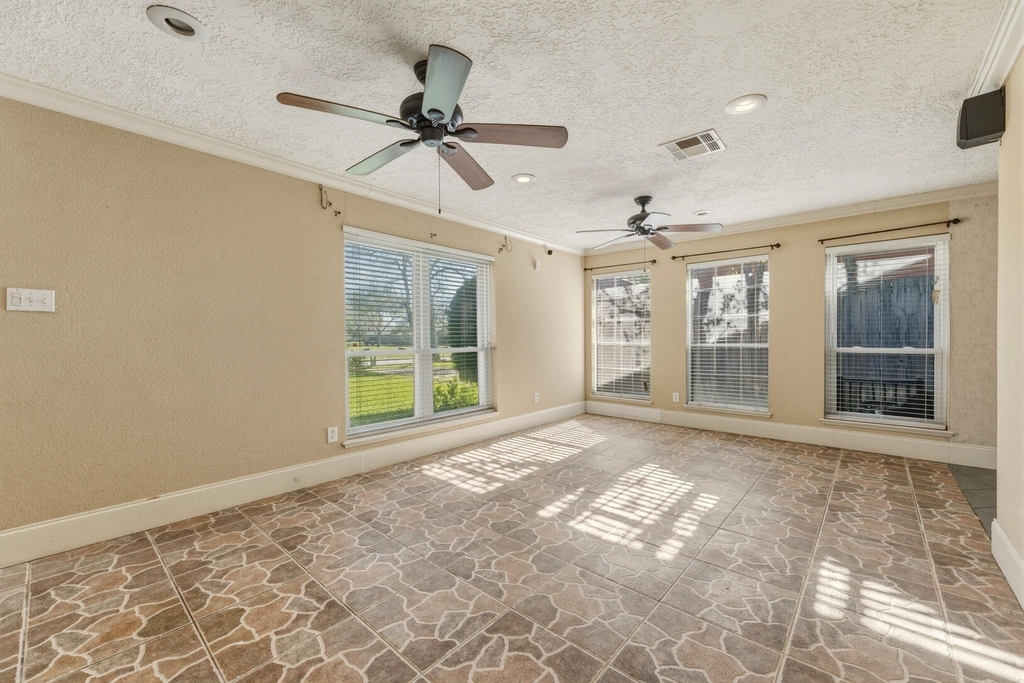 5211 Court Road - Photo 2