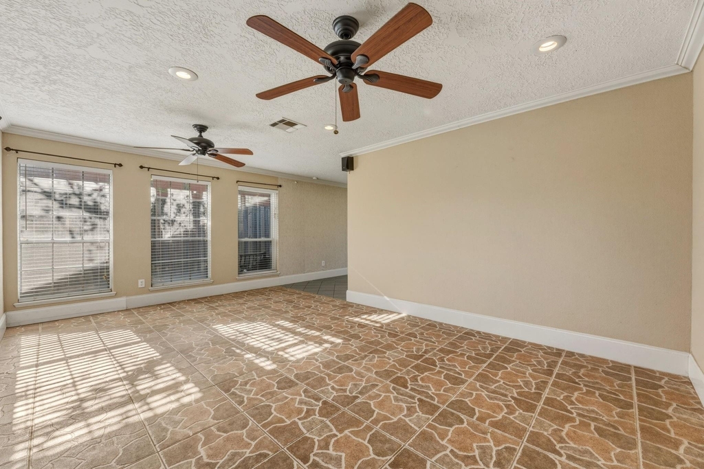 5211 Court Road - Photo 5