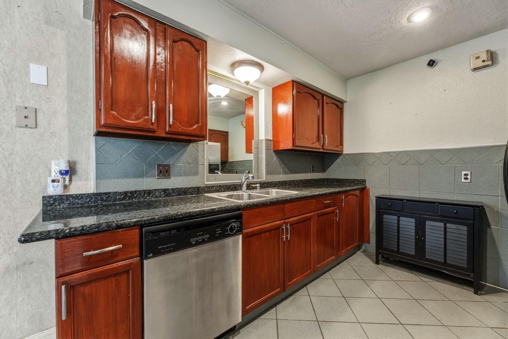 5211 Court Road - Photo 8