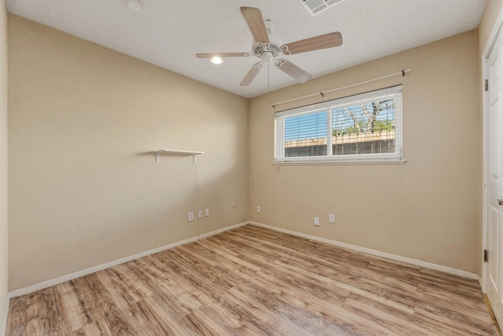 5211 Court Road - Photo 16