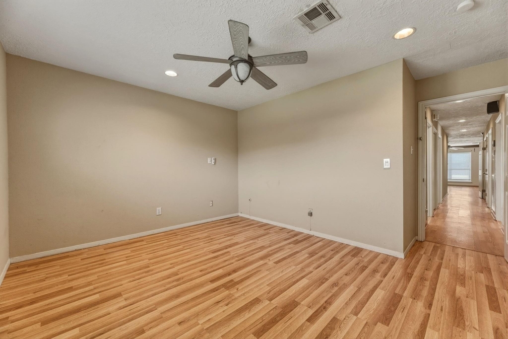 5211 Court Road - Photo 23