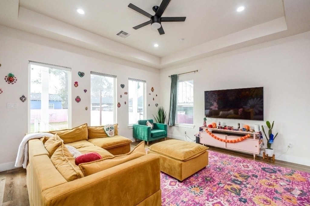 1504 Evelyn Street - Photo 3