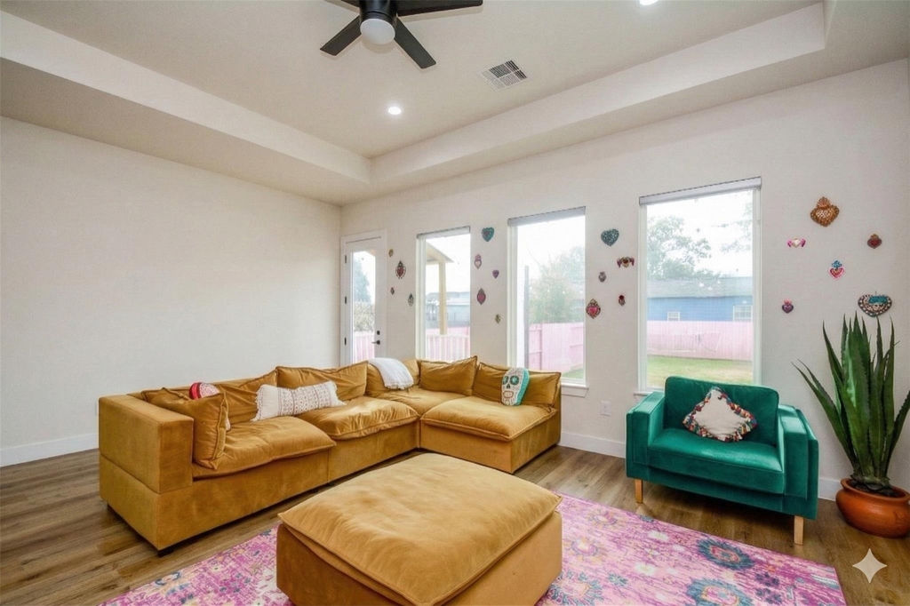 1504 Evelyn Street - Photo 2