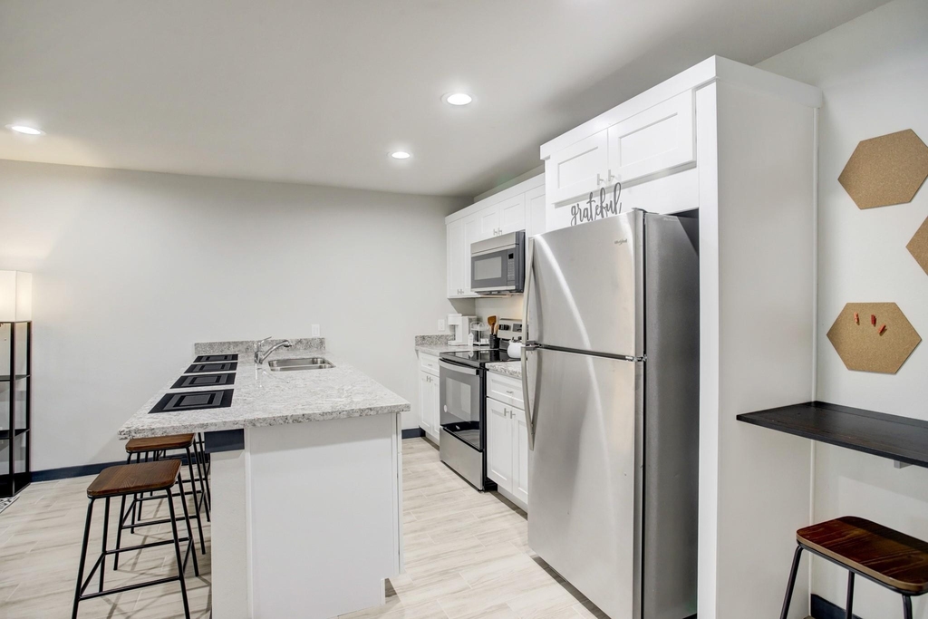 3448 Elgin Street - Photo 2