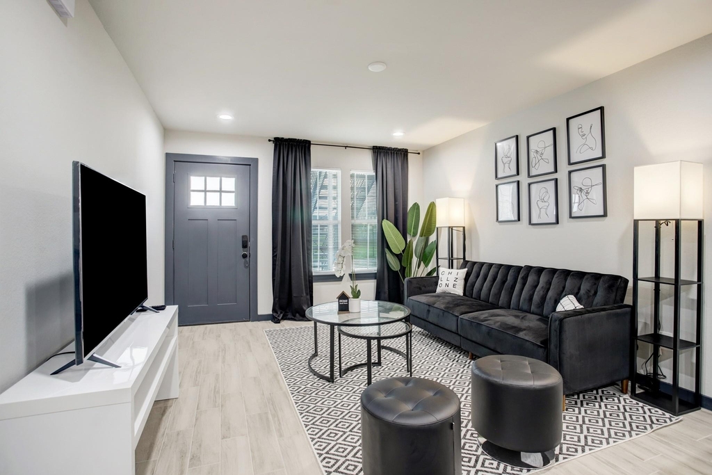 3448 Elgin Street - Photo 5